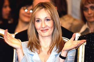 J.K. Rowling sommersa dalla carta! Joanne Kathleen Row 245353s J.K. Rowling sommersa dalla carta!