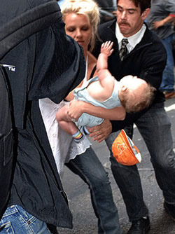 Ancora Britney e Sean Preston britneycaduta2 Ancora Britney e Sean Preston