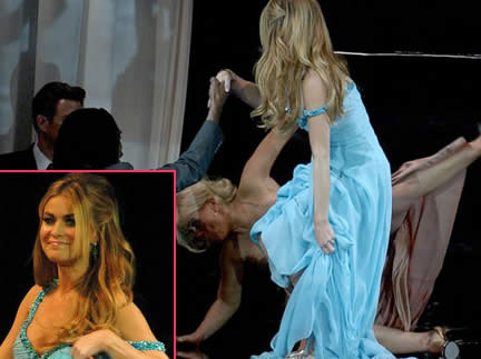 carmenelectracade Carmen Electra vola sulla passerella