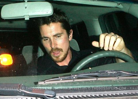 bale-fuori bale fuori Christian Bale sclera sul set