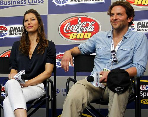 jessica-biel-bradley-cooper jessica biel bradley cooper Jessica Biel e Bradley Cooper alla Coca Cola 600