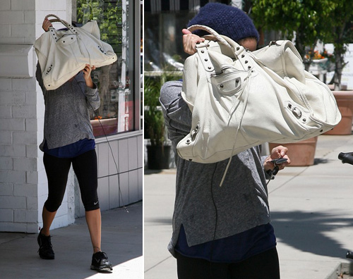 Nicole Richie si nasconde e balla sulle note di Britney