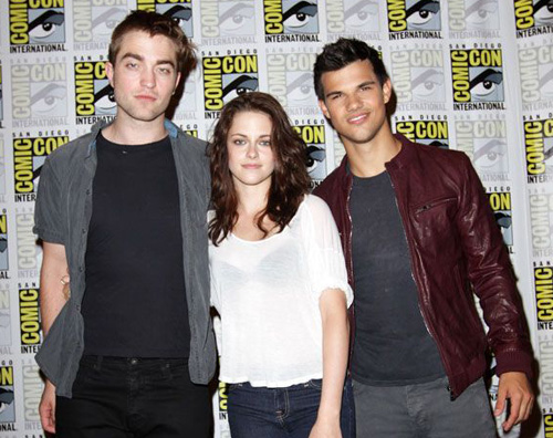 Robert Pattinson mostra il suo nuovo taglio al Comic-Con