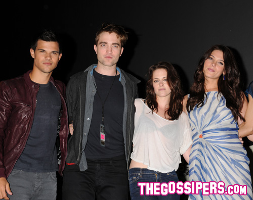trio-ashley-comic trio ashley comic Robert Pattinson mostra il suo nuovo taglio al Comic Con