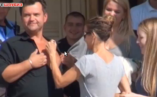 Sarah Jessica Parker quasi baciata dal bodyguard