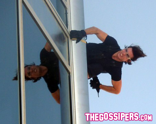 Tom Cruise appeso al Burj Khalifa per Mission Impossible