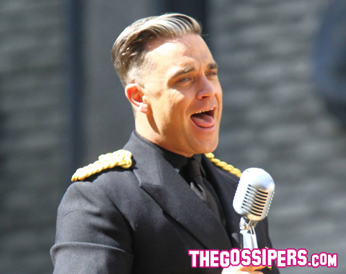 robbie1 Robbie Williams brizzolato sul set di Go gentle