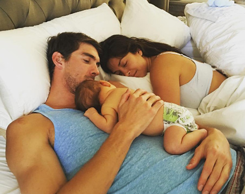 Michael Phelps coccola il piccolo Boomer su Instagram
