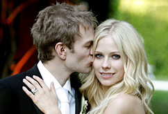 avril matrimonio TheGossipers regala i blu ray di Stardust e Grease