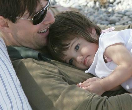  Tom,Katie e Suri sulla spiaggia