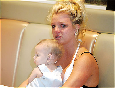 15ma6 Britney piange per lagitazione