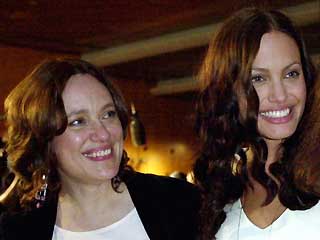 4h0vfdf E morta la madre di Angelina Jolie