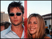 Brad Pitt and Jennifer Aniston Jennifer si libera dei vestiti