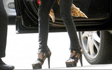  Chi indossa queste scarpe?!