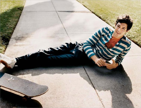 adammm333 Adam Brody saluta Elle Girl