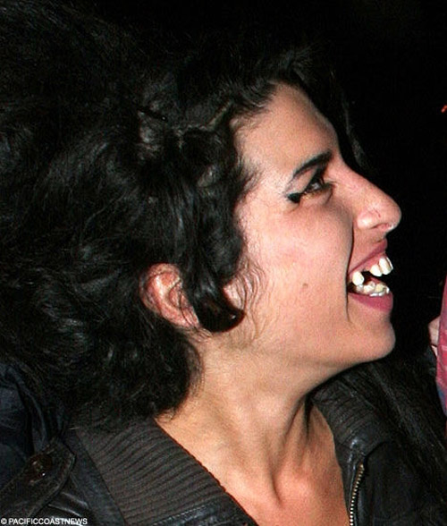 amy Amy Winehouse è la strega di Biancaneve