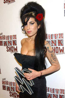 amystrega Amy Winehouse è la strega di Biancaneve