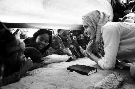 angchad4 Angelina nei campi profughi africani