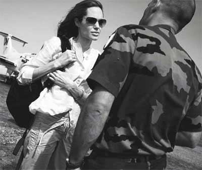 angchad5 Angelina nei campi profughi africani