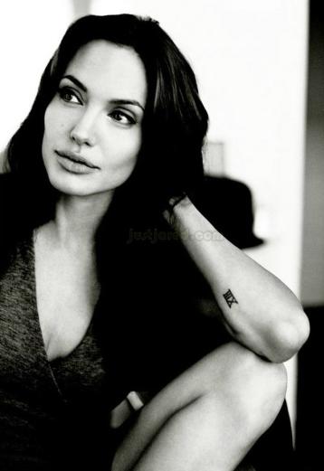 angelinejoliemarieclaire12 Angelina Jolie su Marie Claire