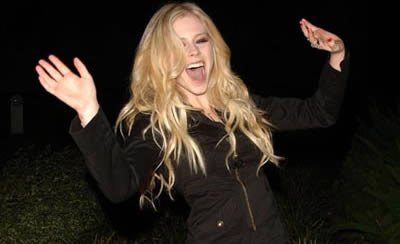 avrilcontrobrit Avril Lavigne critica Britney Spears