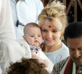 britneyindian1 Britney al tempio indiano