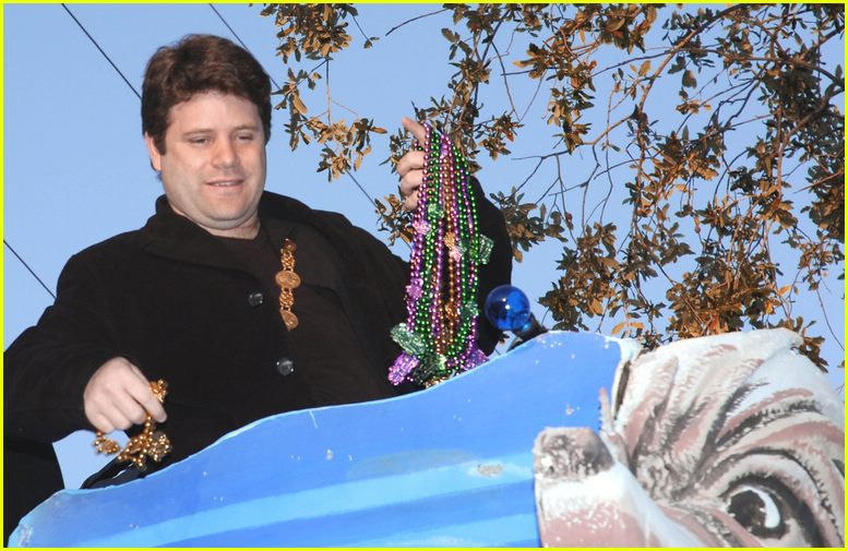elijah wood sean astin mardi gras04 Hobbits in festa