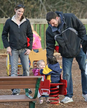 jbv3 Jen & Violet.. e papà Ben al parco giochi