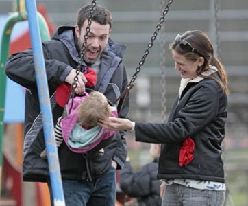jbv6 Jen & Violet.. e papà Ben al parco giochi