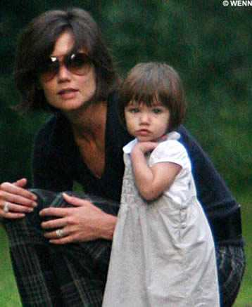 katieholmessuricruisepark1 Katie e Suri al parco