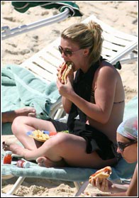 kelly clarkson bkini 2 small Kelly Clarkson in spiaggia