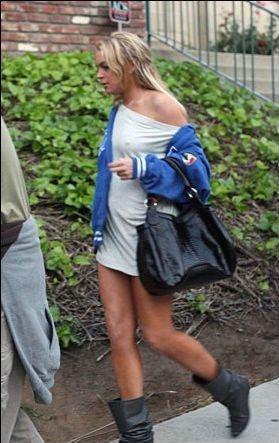  Lindsay Lohan fuori dalla clinica