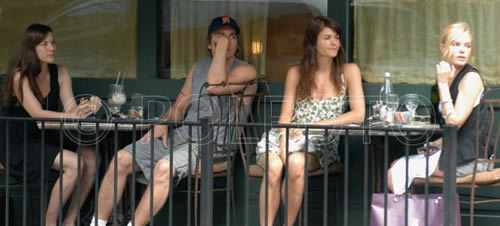 livkatetavol Bacio saffico tra amiche