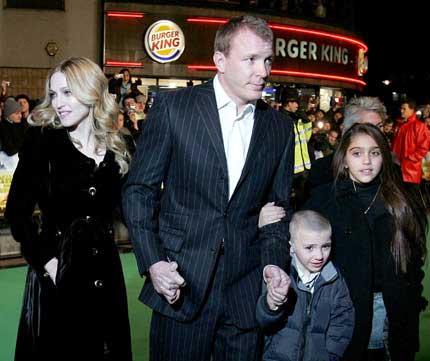 madonnafamily1 Madonna con la famiglia