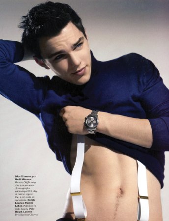 mag2 20060702002643 Nicholas Hoult sta crescendo bene