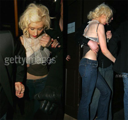 needshelp1 Xstina Aguilera non si regge in piedi