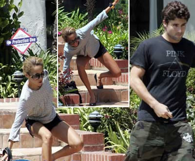 nicolecade Nicole Richie cade dalle scale