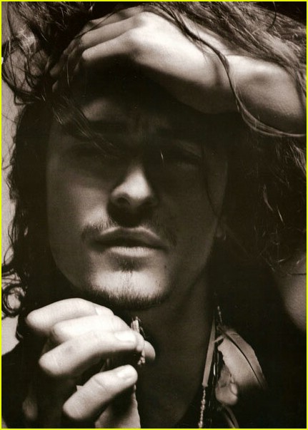 orlando bloom shirtless 03 Orlando su V Man Magazine