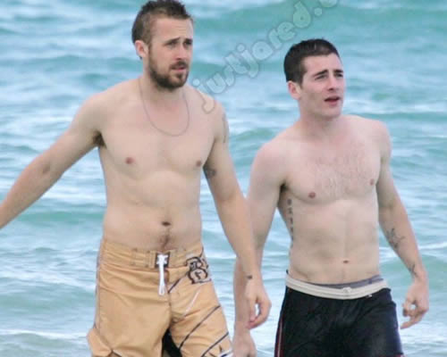 ryansolovacanza Ryan Gosling fa il bagno a Miami