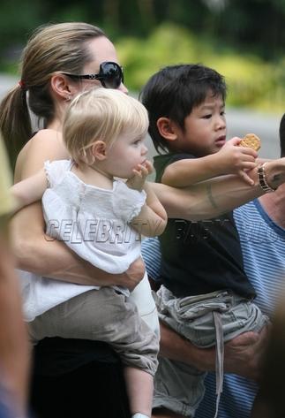 angelina jolie30 cbb Angelina è tornata a casa