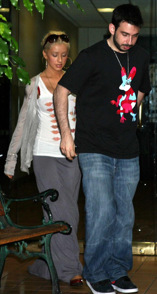 05 Christina Aguilera annuncia pubblicamente la gravidanza e ci mostra il suo pancione