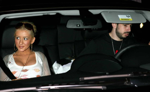 07 Christina Aguilera annuncia pubblicamente la gravidanza e ci mostra il suo pancione