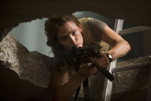 3 Jennifer si inchina al Giappone