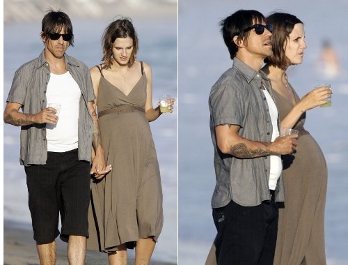 anthonyragazzaincinta Anthony Kiedis passeggia in spiaggia