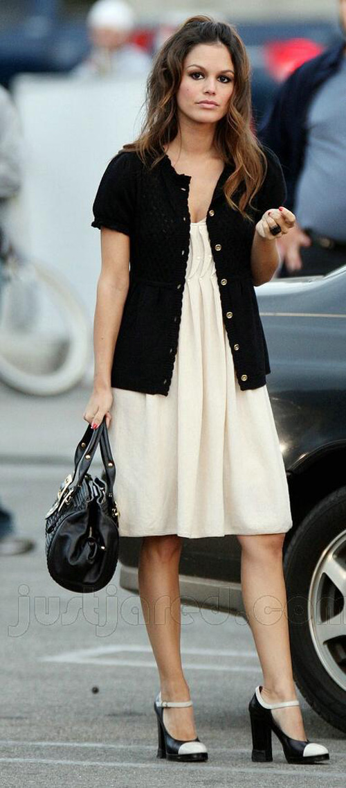 rachelchuck3 Rachel Bilson sul set