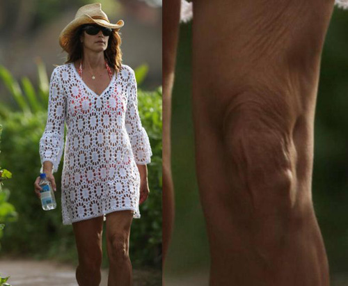 cindybikiniginocchio Cindy Crawford in bikini