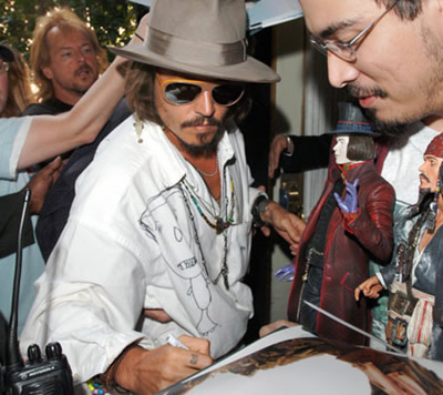 gentileauto E facile avere un autografo di Johnny Depp