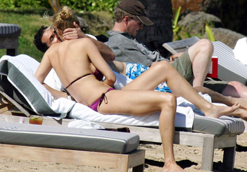 20080129 uma thurman slut2 Uma Thurman: una romantica vacanza al mare