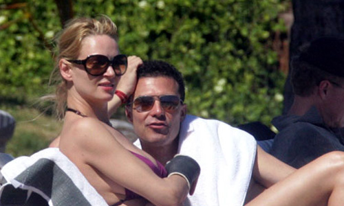 20080129 uma thurman slut7 Uma Thurman: una romantica vacanza al mare