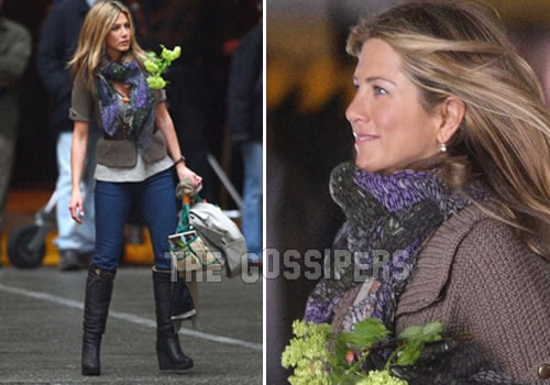 jenniferanistontrav Jennifer Aniston sul set di Traveling